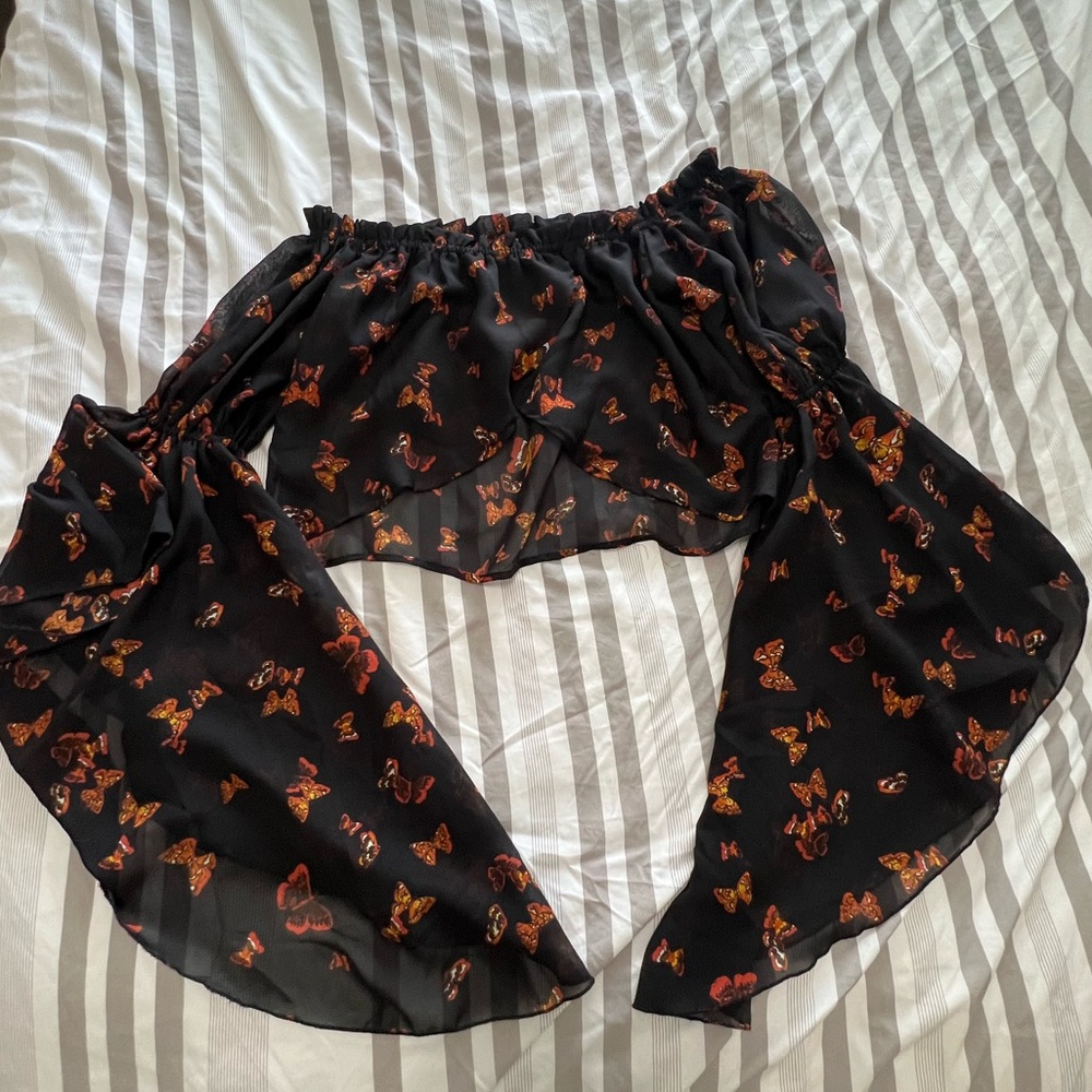 Butterfly mesh, off shoulder crop top